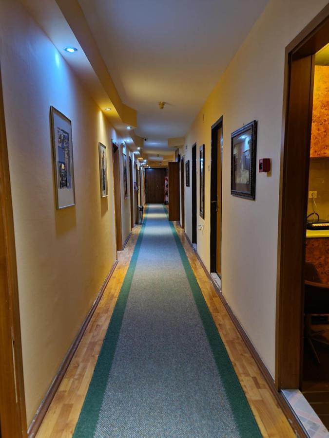 Hotel Square سكوبجي المظهر الخارجي الصورة