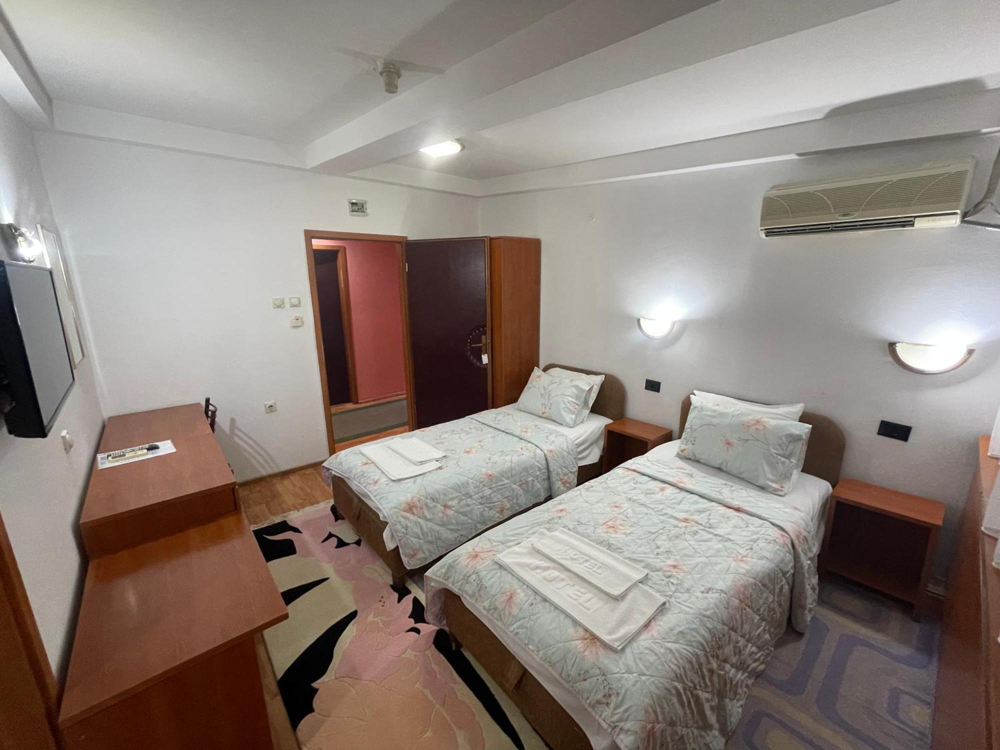 Hotel Square سكوبجي المظهر الخارجي الصورة