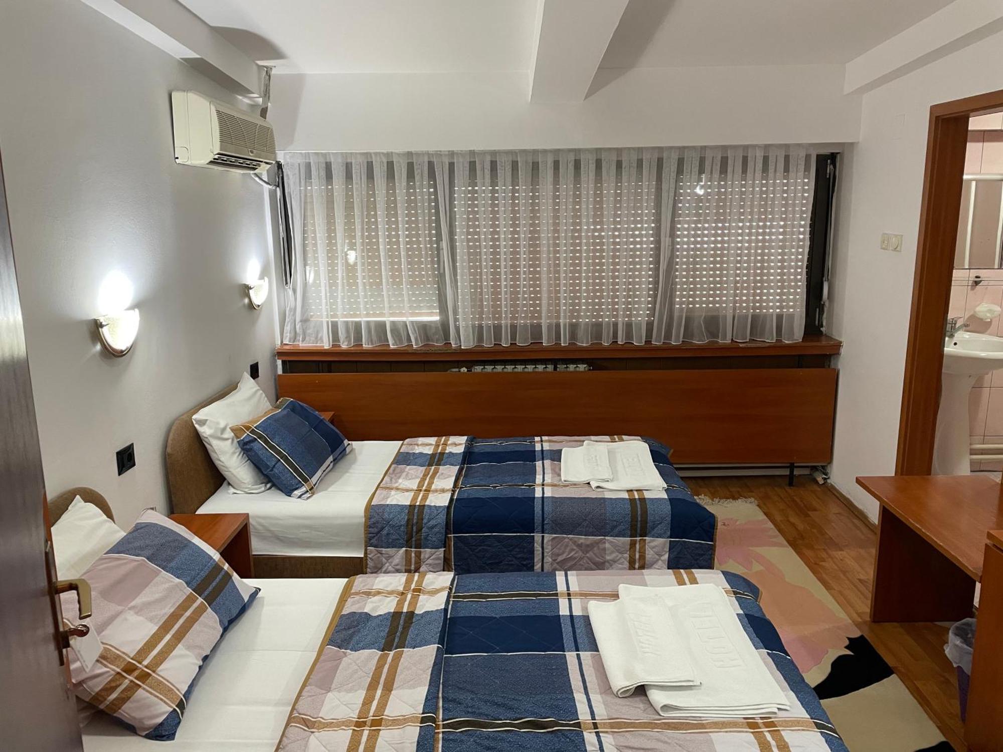 Hotel Square سكوبجي المظهر الخارجي الصورة